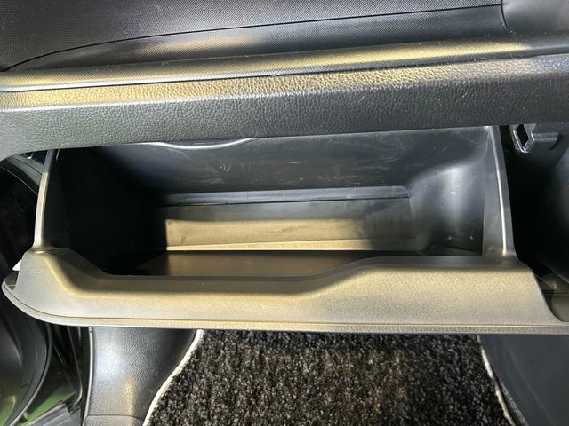 ヴォクシーハイブリッドZS 煌IIナビ ETC プッシュボタンスタ−ト 衝突被害軽減ブレーキ 両側電動スライドドア シ−トヒ−タ− バックカメラ 3列シ−ト ハイブリッド LEDヘッドライト(奈良県)の中古車