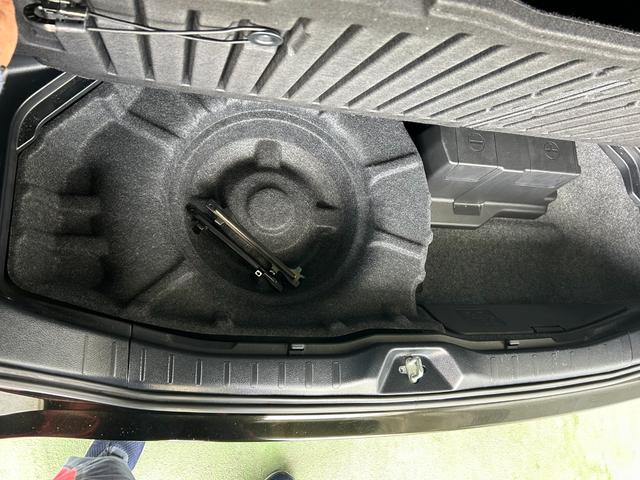 ヴォクシーハイブリッドZS 煌IIナビ ETC プッシュボタンスタ−ト 衝突被害軽減ブレーキ 両側電動スライドドア シ−トヒ−タ− バックカメラ 3列シ−ト ハイブリッド LEDヘッドライト(奈良県)の中古車