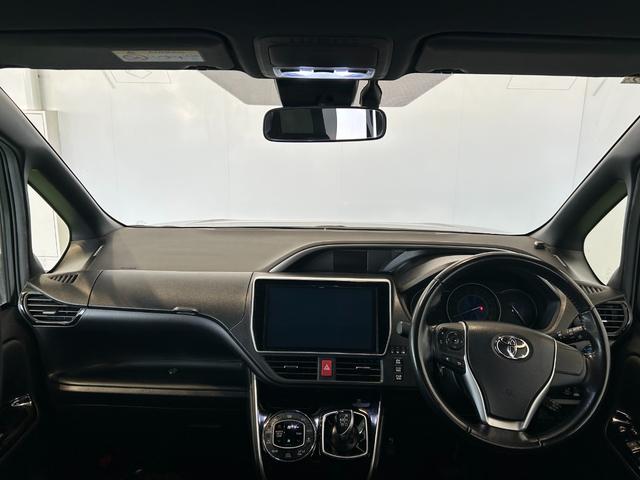 ヴォクシーハイブリッドZS 煌IIナビ ETC プッシュボタンスタ−ト 衝突被害軽減ブレーキ 両側電動スライドドア シ−トヒ−タ− バックカメラ 3列シ−ト ハイブリッド LEDヘッドライト(奈良県)の中古車