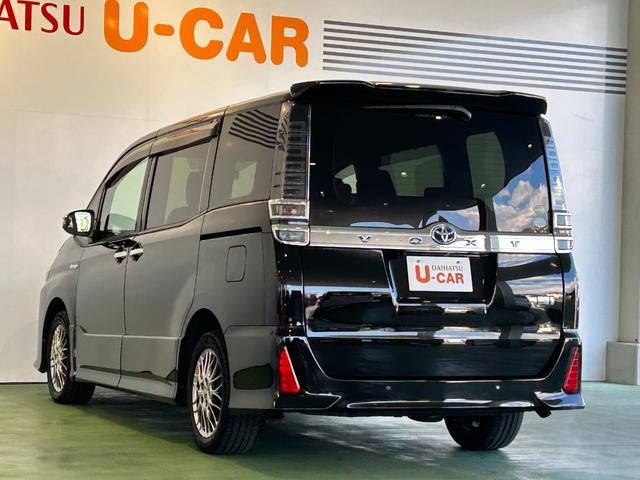 ヴォクシーハイブリッドZS 煌IIナビ ETC プッシュボタンスタ−ト 衝突被害軽減ブレーキ 両側電動スライドドア シ−トヒ−タ− バックカメラ 3列シ−ト ハイブリッド LEDヘッドライト(奈良県)の中古車