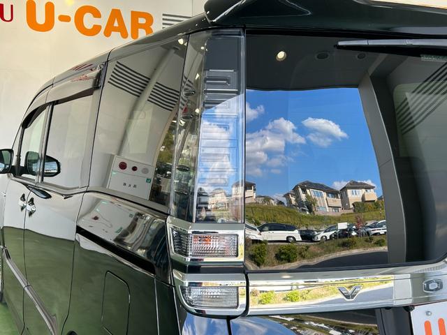 ヴォクシーハイブリッドZS 煌IIナビ ETC プッシュボタンスタ−ト 衝突被害軽減ブレーキ 両側電動スライドドア シ−トヒ−タ− バックカメラ 3列シ−ト ハイブリッド LEDヘッドライト(奈良県)の中古車