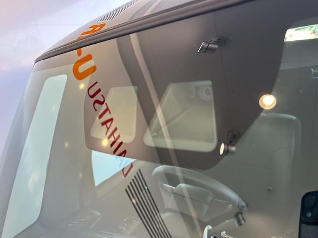 タントカスタムＸディスプレイオーディオ　電動パーキング　衝突被害軽減ブレーキ　コ−ナ−センサ−　アイドリングストップ機能　シ−トヒ−タ−　両側電動スライドドア　バックカメラ　プッシュボタンスタ−ト　ＬＥＤヘッドライト（奈良県）の中古車