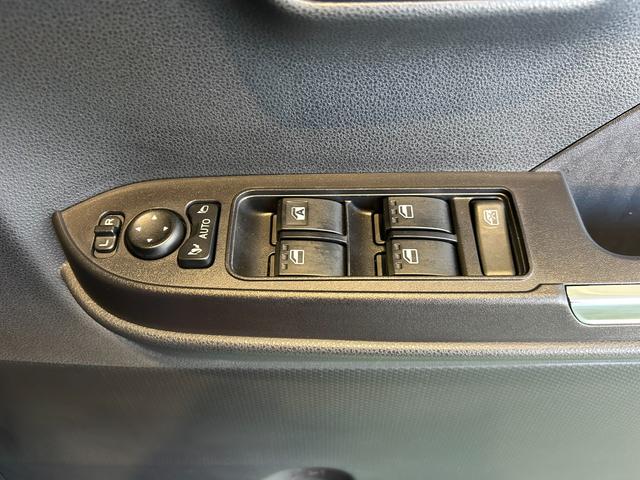 タントカスタムＸディスプレイオーディオ　電動パーキング　衝突被害軽減ブレーキ　コ−ナ−センサ−　アイドリングストップ機能　シ−トヒ−タ−　両側電動スライドドア　バックカメラ　プッシュボタンスタ−ト　ＬＥＤヘッドライト（奈良県）の中古車