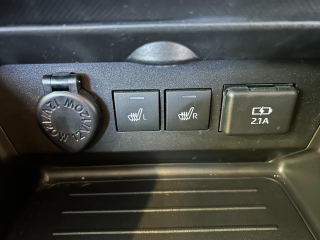 ロッキープレミアムＧパノラマモニタ−対応　プッシュボタンスタ−ト　衝突被害軽減ブレーキ　コ−ナ−センサ−　アイドリングストップ機能　シ−トヒ−タ−　電動パーキング　クル−ズコントロ−ル　ＬＥＤヘッドライト（奈良県）の中古車