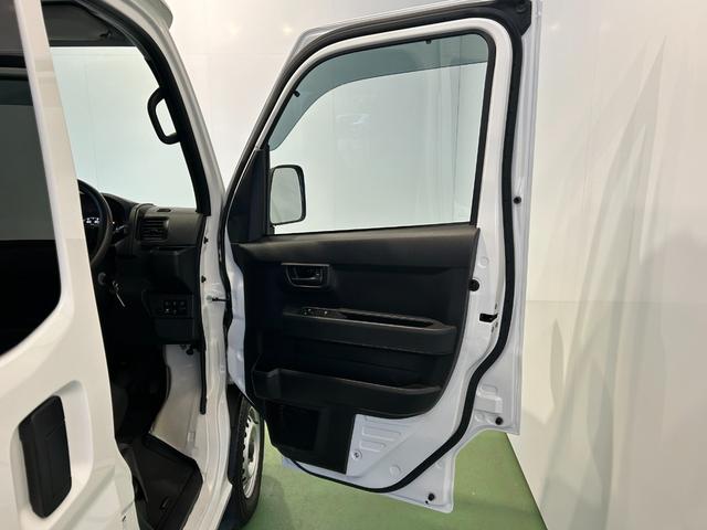 ハイゼットカーゴＤＸＡＭ／ＦＭラジオチューナー　衝突被害軽減ブレーキ　コ−ナ−センサ−　アイドリングストップ機能（奈良県）の中古車