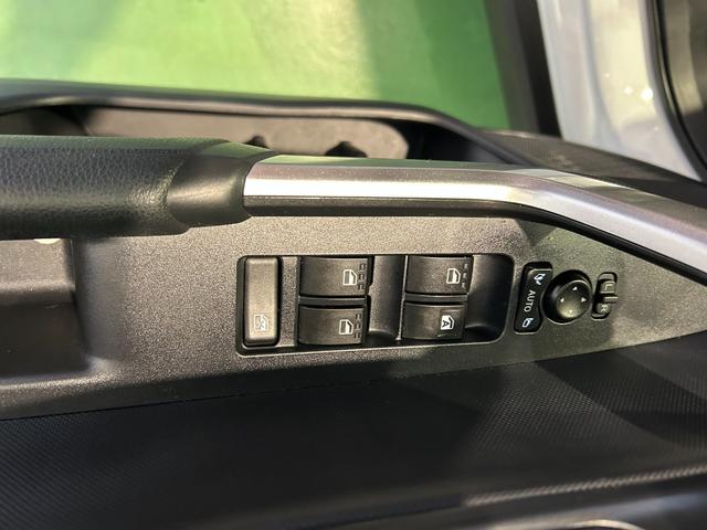 ロッキープレミアムＧパノラマモニタ−対応　衝突被害軽減ブレーキ　コ−ナ−センサ−　クル−ズコントロ−ル　フロントシ−トヒ−タ−　電動パーキング　アイドリングストップ機能（奈良県）の中古車