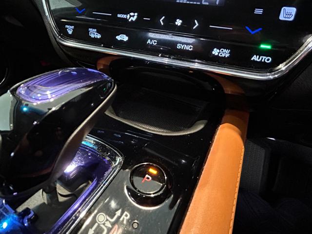 ヴェゼルハイブリッドＺナビゲーション　ドラレコ　ＥＴＣ　クル−ズコントロ−ル　プッシュボタンスタ−ト　電動パーキング　バックカメラ　ＬＥＤヘッドライト（奈良県）の中古車