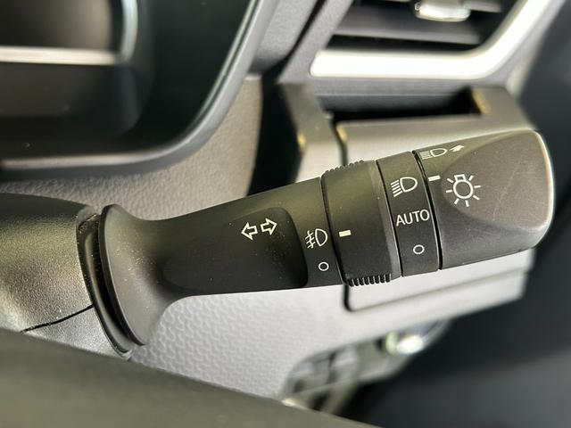 トールカスタムＧ　ターボバックカメラ対応　衝突被害軽減ブレーキ　コ−ナ−センサ−　全車速追従機能付ＡＣＣ　両側電動スライドドア　電動パーキング　プッシュボタンスタ−ト　ＬＥＤヘッドライト（奈良県）の中古車