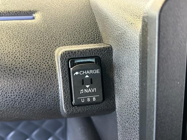 タントカスタムＸナビ　ドラレコ　ＥＴＣ　衝突被害軽減ブレーキ　バックカメラ　コ−ナ−センサ−　シ−トヒ−タ−　ロングスライドシ−ト　アイドリングストップ機能　両側電動スライドドア　プッシュボタンスタ−ト（奈良県）の中古車