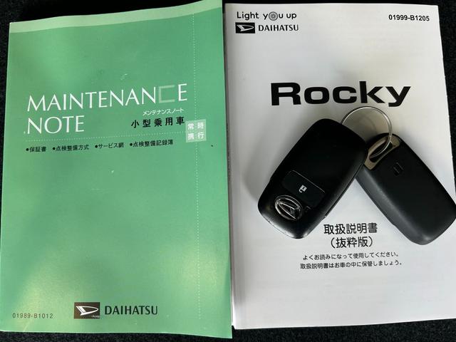 ロッキープレミアムG HEVナビ ドラレコ ETC コ−ナ−センサ− 衝突被害軽減ブレーキ フロントシ−トヒ−タ− テレビキャンセラー 全車速追従機能付ACC 電動パーキング プッシュボタンスタ−ト パノラマモニタ−(奈良県)の中古車