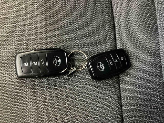 カローラクロスハイブリッド　Ｚナビゲーションシステム付き　全周囲カメラ付き　ＥＴＣ付き　ハイブリッド車　シートヒーター　キーフリーシステム　電動リアゲート　ステアリングスイッチ　オートライト・ハイビーム　オートエアコン（鳥取県）の中古車