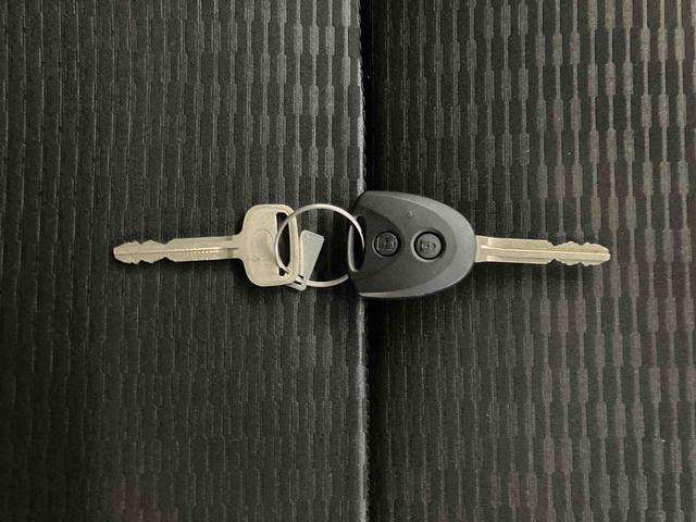 ハイゼットカーゴクルーズスマートアシスト付き　パートタイム４ＷＤ　衝突回避支援ブレーキ　誤発進抑制制御機能　オートライト・ハイビーム　パワーウィンドウ　両側スライドドア　ＭＴ車　キーレスエントリー（鳥取県）の中古車