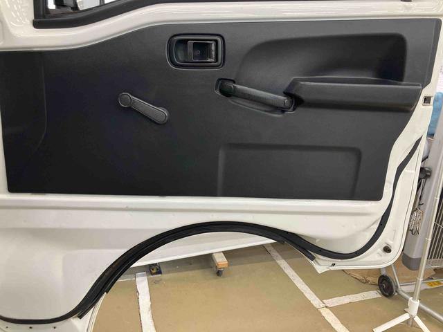 ハイゼットトラックスタンダードラジオ付き　パートタイム４ＷＤ　荷台ゴムマット・プロテクター付き　マニュアルエアコン　マニュアルレベリング機能　シガーソケット　ＡＴ車（鳥取県）の中古車