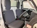 ＣＤチューナー付き　荷台作業灯付き　ＭＴ車　パートタイム４ＷＤ　キーレスエントリー　マニュアルレベリング機能　マニュアルエアコン　パワーウィンドウ　シガーソケット（鳥取県）の中古車
