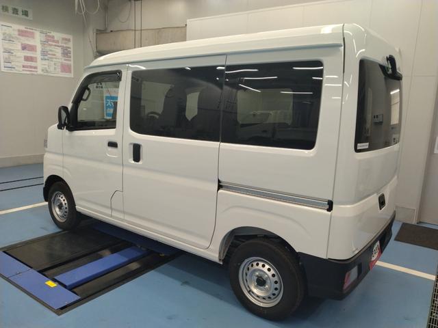 ハイゼットカーゴＤＸサポカーＳワイド適合　ラジオ　エアコン　アクセサリーソケット　コーナーセンサー　アイドリングストップ　光軸調整ダイヤル　横滑り防止機能　誤発進抑制機能　パワーウインドウ　キーレス（神奈川県）の中古車