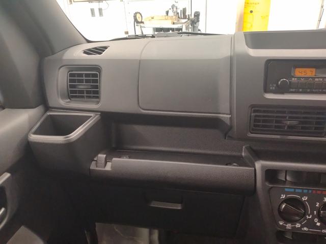 ハイゼットカーゴＤＸサポカーＳワイド適合　ラジオ　エアコン　アクセサリーソケット　コーナーセンサー　アイドリングストップ　光軸調整ダイヤル　横滑り防止機能　誤発進抑制機能　パワーウインドウ　キーレス（神奈川県）の中古車