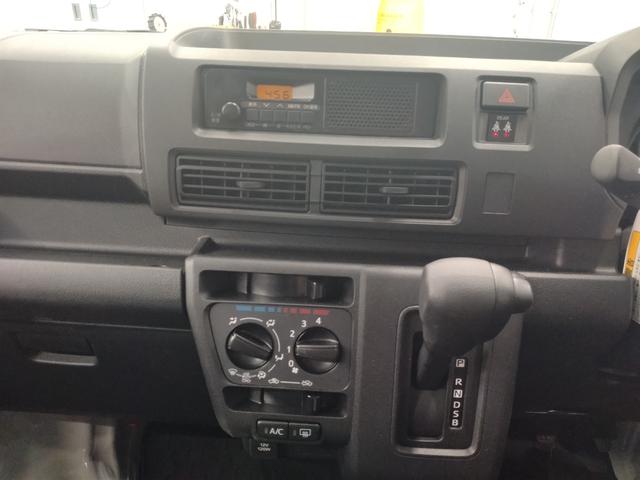 ハイゼットカーゴＤＸサポカーＳワイド適合　ラジオ　エアコン　アクセサリーソケット　コーナーセンサー　アイドリングストップ　光軸調整ダイヤル　横滑り防止機能　誤発進抑制機能　パワーウインドウ　キーレス（神奈川県）の中古車