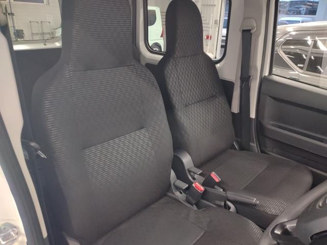 ハイゼットカーゴＤＸサポカーＳワイド適合　ラジオ　エアコン　アクセサリーソケット　コーナーセンサー　アイドリングストップ　光軸調整ダイヤル　横滑り防止機能　誤発進抑制機能　パワーウインドウ　キーレス（神奈川県）の中古車