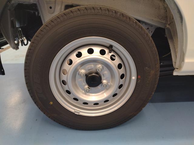 ハイゼットカーゴＤＸサポカーＳワイド適合　ラジオ　エアコン　アクセサリーソケット　コーナーセンサー　アイドリングストップ　光軸調整ダイヤル　横滑り防止機能　誤発進抑制機能　パワーウインドウ　キーレス（神奈川県）の中古車