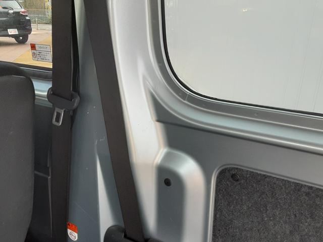 ハイゼットカーゴクルーズターボ　キーフリー　パワーウィンドゥワンオーナー　禁煙車　キーフリー　衝突回避支援システム　誤発信抑制制御機能　　マニュアルエアコン　パワーウインドウ　アイドリングストップ　リヤフルフラットシート　オーディオレス（埼玉県）の中古車