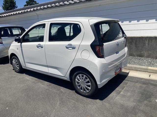 ミライースＬ　ＳＡIII１３インチフルホイールキャップ　マルチリフレクターハロゲンヘッドランプ　可倒式ドアミラー　自発光式デジタルメーターアンバーイルミネーションメーター　マニュアルエアコン（ダイヤル式）　キーレスエントリー（静岡県）の中古車