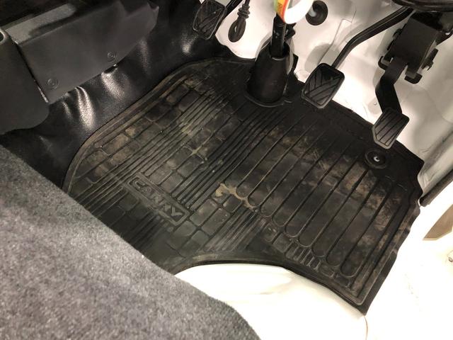 スーパーキャリイX 4WD/走行16184キロ/CDチューナー/マット1年保証距離無制限 走行距離16184キロ マニュアル車 4WD CDチューナー フロアマット 荷台作業灯 マニュアルエアコン(埼玉県)の中古車