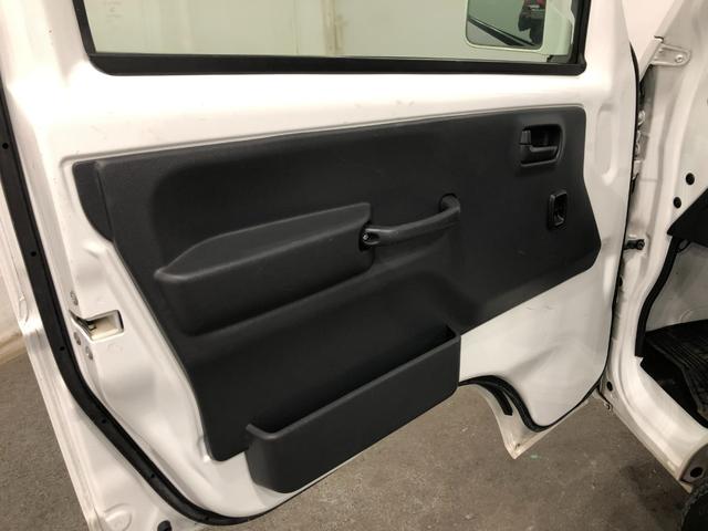 スーパーキャリイX 4WD/走行16184キロ/CDチューナー/マット1年保証距離無制限 走行距離16184キロ マニュアル車 4WD CDチューナー フロアマット 荷台作業灯 マニュアルエアコン(埼玉県)の中古車