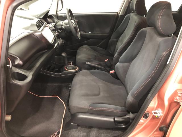 フィットシーズ　車検整備・純正ワンセグナビ・ＥＴＣ１年保証距離無制限　走行距離１１０７４６キロ　純正ワンセグナビ　純正カーペットマット　ロングバイザー　車検整備付　マニュアルエアコン（埼玉県）の中古車