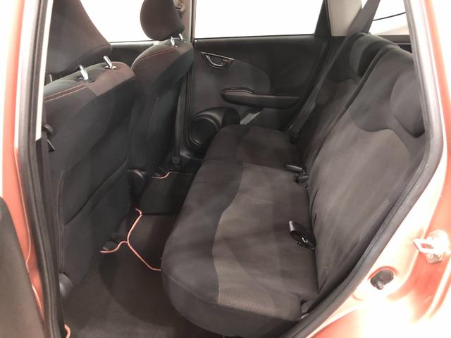 フィットシーズ　車検整備・純正ワンセグナビ・ＥＴＣ１年保証距離無制限　走行距離１１０７４６キロ　純正ワンセグナビ　純正カーペットマット　ロングバイザー　車検整備付　マニュアルエアコン（埼玉県）の中古車