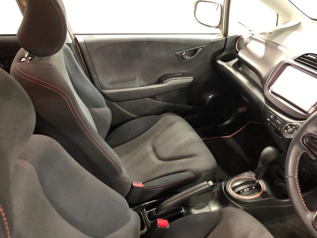 フィットシーズ　車検整備・純正ワンセグナビ・ＥＴＣ１年保証距離無制限　走行距離１１０７４６キロ　純正ワンセグナビ　純正カーペットマット　ロングバイザー　車検整備付　マニュアルエアコン（埼玉県）の中古車