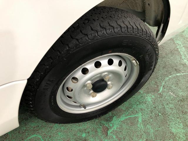 ハイゼットトラックスタンダード　４ＷＤ／ＡＴ車／車検整備付／走行５２８３キロ１年保証距離無制限　車検整備付　走行距離５２８３キロ　４ＷＤ　ＡＴ車　ＦＭＡＭラジオ　純正フロアマット　ロングバイザー　マニュアルエアコン（埼玉県）の中古車