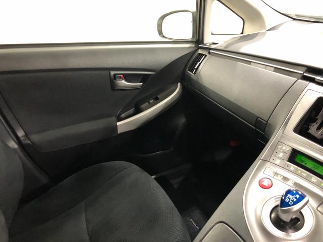 プリウスＳツーリングセレクション　修復歴／車検整備付／純正マット１年保証距離無制限　走行距離１１２０４３キロ　車検整備付　純正カーペットマット　助手席エアバッグ　サイドエアバッグ　オートライト　ＬＥＤヘッドランプ　電動格納式ドアミラー（埼玉県）の中古車