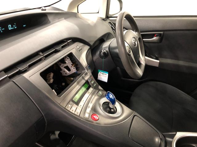 プリウスＳツーリングセレクション　修復歴／車検整備付／純正マット１年保証距離無制限　走行距離１１２０４３キロ　車検整備付　純正カーペットマット　助手席エアバッグ　サイドエアバッグ　オートライト　ＬＥＤヘッドランプ　電動格納式ドアミラー（埼玉県）の中古車