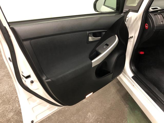 プリウスＳツーリングセレクション　修復歴／車検整備付／純正マット１年保証距離無制限　走行距離１１２０４３キロ　車検整備付　純正カーペットマット　助手席エアバッグ　サイドエアバッグ　オートライト　ＬＥＤヘッドランプ　電動格納式ドアミラー（埼玉県）の中古車