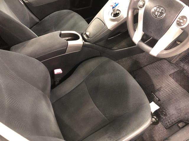 プリウスＳツーリングセレクション　修復歴／車検整備付／純正マット１年保証距離無制限　走行距離１１２０４３キロ　車検整備付　純正カーペットマット　助手席エアバッグ　サイドエアバッグ　オートライト　ＬＥＤヘッドランプ　電動格納式ドアミラー（埼玉県）の中古車