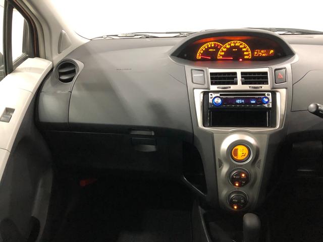 ヴィッツＵ　車検整備付／走行距離２１８０１キロ／ＣＤチューナー１年保証距離無制限　走行距離２１８０１キロ　ＣＤチューナー　純正カーペットマット　ロングバイザー　助手席エアバッグ　オートエアコン　電動格納式ドアミラー（埼玉県）の中古車