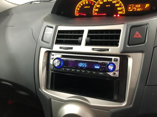 ヴィッツＵ　車検整備付／走行距離２１８０１キロ／ＣＤチューナー１年保証距離無制限　走行距離２１８０１キロ　ＣＤチューナー　純正カーペットマット　ロングバイザー　助手席エアバッグ　オートエアコン　電動格納式ドアミラー（埼玉県）の中古車