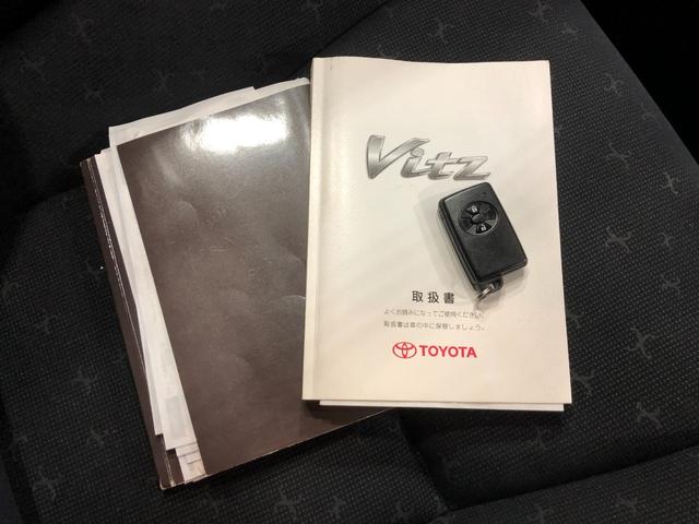 ヴィッツＵ　車検整備付／走行距離２１８０１キロ／ＣＤチューナー１年保証距離無制限　走行距離２１８０１キロ　ＣＤチューナー　純正カーペットマット　ロングバイザー　助手席エアバッグ　オートエアコン　電動格納式ドアミラー（埼玉県）の中古車
