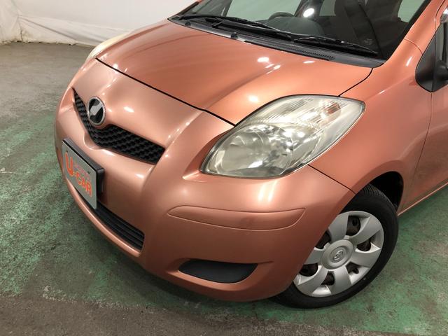 ヴィッツＵ　車検整備付／走行距離２１８０１キロ／ＣＤチューナー１年保証距離無制限　走行距離２１８０１キロ　ＣＤチューナー　純正カーペットマット　ロングバイザー　助手席エアバッグ　オートエアコン　電動格納式ドアミラー（埼玉県）の中古車