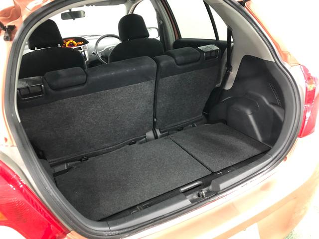 ヴィッツＵ　車検整備付／走行距離２１８０１キロ／ＣＤチューナー１年保証距離無制限　走行距離２１８０１キロ　ＣＤチューナー　純正カーペットマット　ロングバイザー　助手席エアバッグ　オートエアコン　電動格納式ドアミラー（埼玉県）の中古車