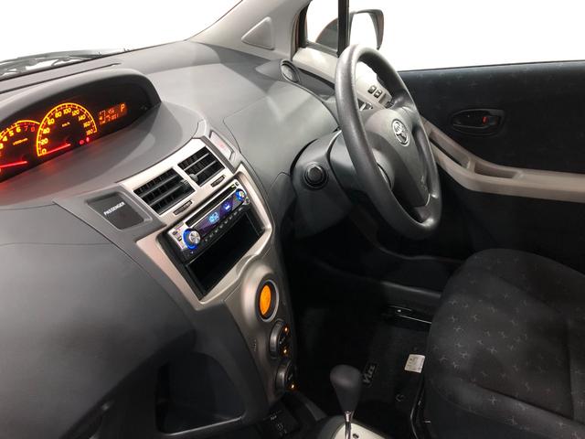 ヴィッツＵ　車検整備付／走行距離２１８０１キロ／ＣＤチューナー１年保証距離無制限　走行距離２１８０１キロ　ＣＤチューナー　純正カーペットマット　ロングバイザー　助手席エアバッグ　オートエアコン　電動格納式ドアミラー（埼玉県）の中古車