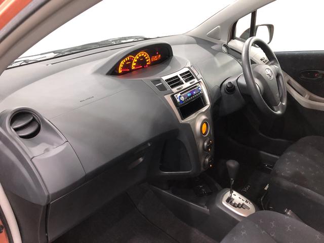 ヴィッツＵ　車検整備付／走行距離２１８０１キロ／ＣＤチューナー１年保証距離無制限　走行距離２１８０１キロ　ＣＤチューナー　純正カーペットマット　ロングバイザー　助手席エアバッグ　オートエアコン　電動格納式ドアミラー（埼玉県）の中古車
