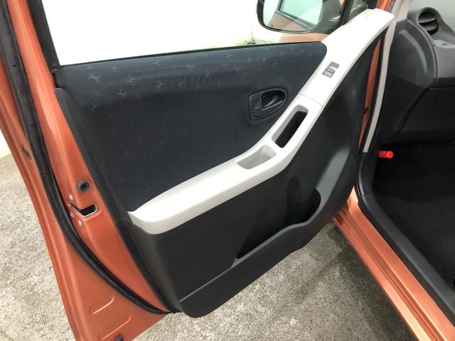 ヴィッツＵ　車検整備付／走行距離２１８０１キロ／ＣＤチューナー１年保証距離無制限　走行距離２１８０１キロ　ＣＤチューナー　純正カーペットマット　ロングバイザー　助手席エアバッグ　オートエアコン　電動格納式ドアミラー（埼玉県）の中古車