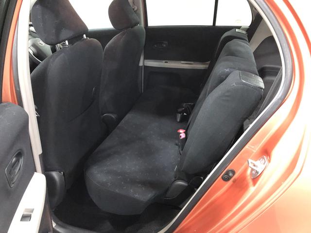 ヴィッツＵ　車検整備付／走行距離２１８０１キロ／ＣＤチューナー１年保証距離無制限　走行距離２１８０１キロ　ＣＤチューナー　純正カーペットマット　ロングバイザー　助手席エアバッグ　オートエアコン　電動格納式ドアミラー（埼玉県）の中古車