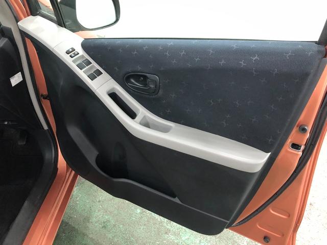 ヴィッツＵ　車検整備付／走行距離２１８０１キロ／ＣＤチューナー１年保証距離無制限　走行距離２１８０１キロ　ＣＤチューナー　純正カーペットマット　ロングバイザー　助手席エアバッグ　オートエアコン　電動格納式ドアミラー（埼玉県）の中古車