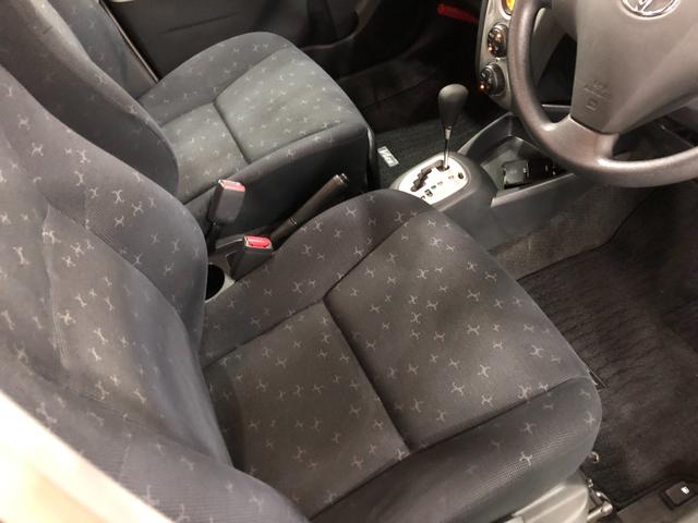 ヴィッツＵ　車検整備付／走行距離２１８０１キロ／ＣＤチューナー１年保証距離無制限　走行距離２１８０１キロ　ＣＤチューナー　純正カーペットマット　ロングバイザー　助手席エアバッグ　オートエアコン　電動格納式ドアミラー（埼玉県）の中古車