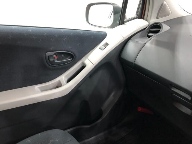 ヴィッツＵ　車検整備付／走行距離２１８０１キロ／ＣＤチューナー１年保証距離無制限　走行距離２１８０１キロ　ＣＤチューナー　純正カーペットマット　ロングバイザー　助手席エアバッグ　オートエアコン　電動格納式ドアミラー（埼玉県）の中古車