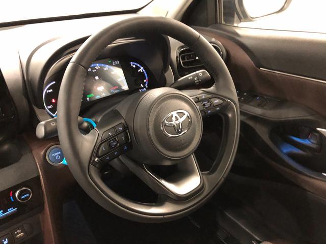 ヤリスクロスハイブリッドＺ　車検整備付／走行５２２１キロ／ナビ／ＥＴＣ１年保証距離無制限　走行５２２１キロ　ナビ　全周囲モニター　Ｃソナー　オートマチックハイビーム　オートライト　シートヒーター　サイドエアバッグ　助手席エアバック　純正マット　Ｂｌｕｅｔｏｏｔｈ（埼玉県）の中古車