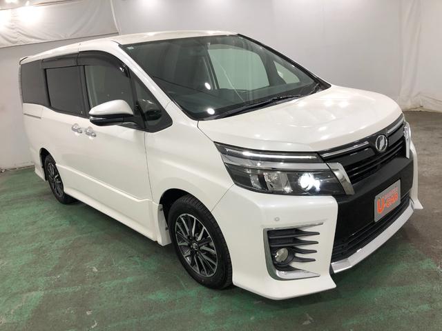 ヴォクシーＺＳ　車検整備付／走行８６３１８キロ／ナビ／後席モニター１年保証距離無制限　擦り傷　走行８６３１８キロ　後席モニター　ナビ　バックカメラ　ＥＴＣ　Ｃソナー　オートライト　ＬＥＤヘッドランプ　アイドリングストップ　両側電動スライドドア　Ｂｌｕｅｔｏｏｔｈ（埼玉県）の中古車
