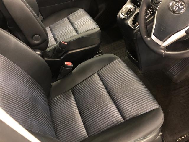 ヴォクシーＺＳ　車検整備付／走行８６３１８キロ／ナビ／後席モニター１年保証距離無制限　擦り傷　走行８６３１８キロ　後席モニター　ナビ　バックカメラ　ＥＴＣ　Ｃソナー　オートライト　ＬＥＤヘッドランプ　アイドリングストップ　両側電動スライドドア　Ｂｌｕｅｔｏｏｔｈ（埼玉県）の中古車